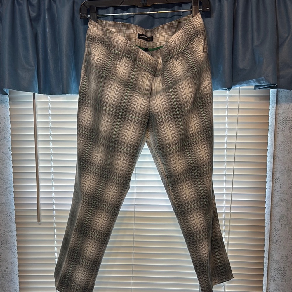 Express Gray Tailored Capris for Smart Occasions